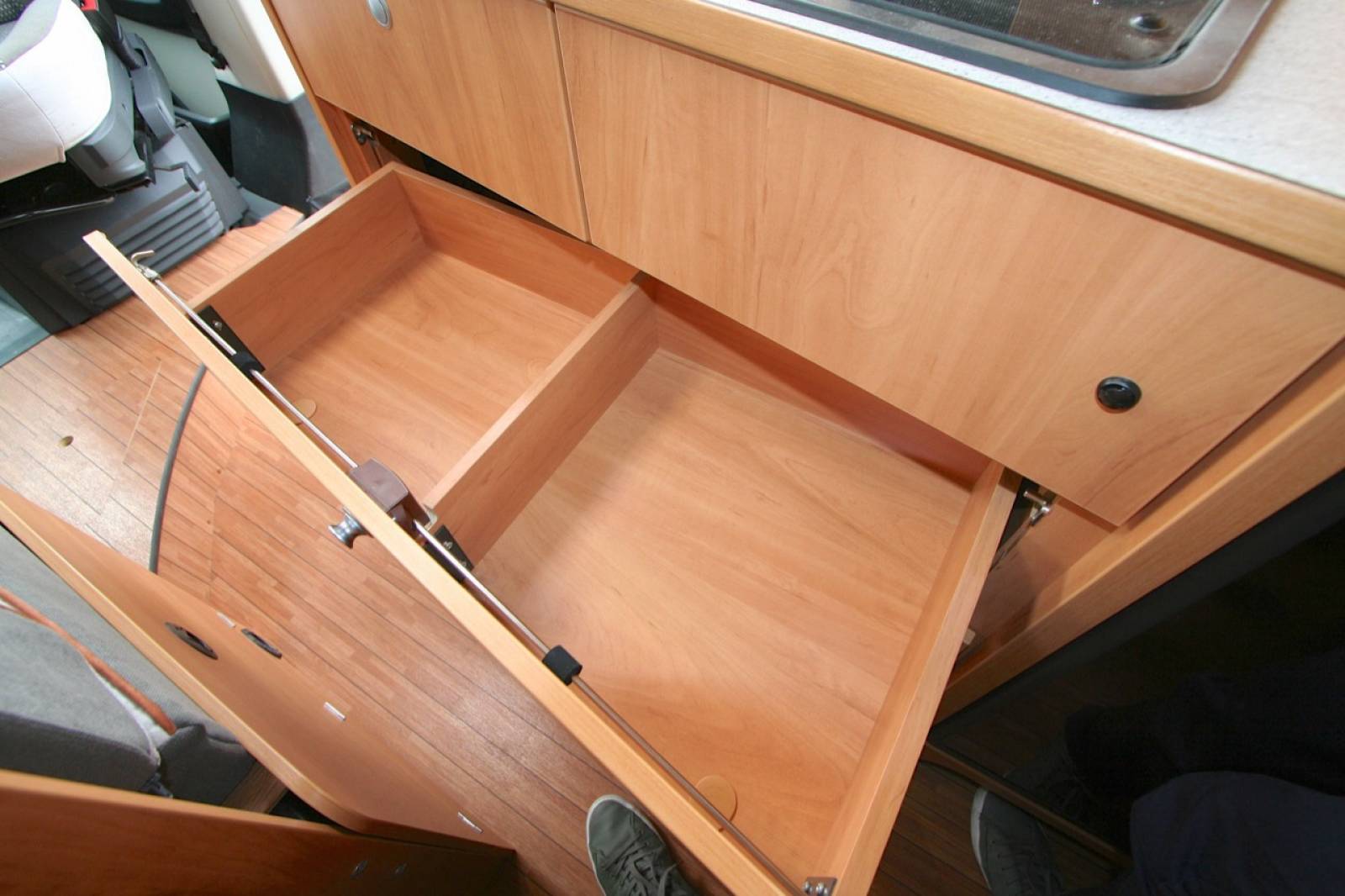 recherche Fourgon aménagé d'occasion, van Pössl 2 Win plus, à Roques (31)