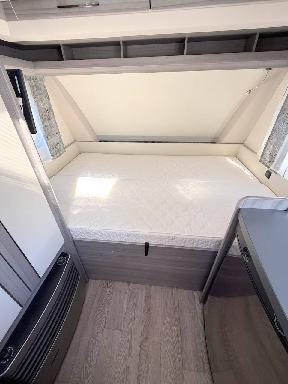 Vend Une petite caravane d'occasion récente, en parfait état, 4 places, une Hobby 390 SF Ontour, à Roques proche de Toulouse (31)