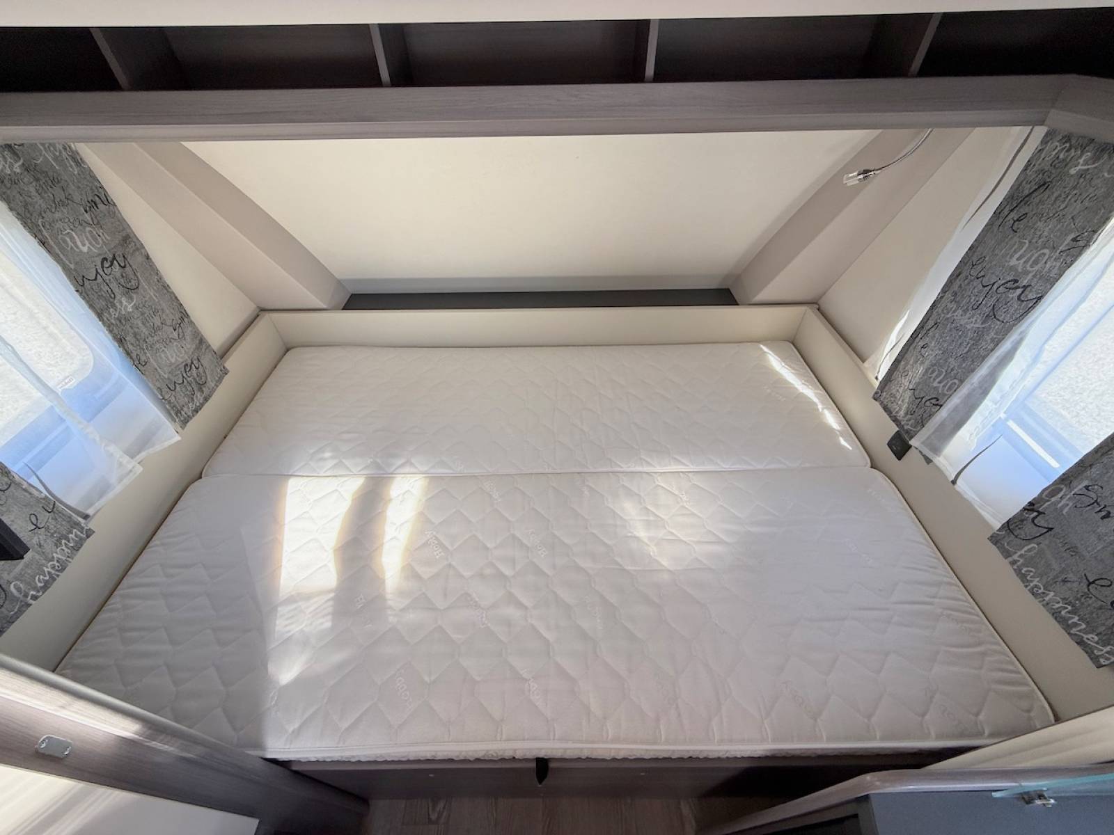 Achat Une petite caravane d'occasion récente, en parfait état, 4 places, une Hobby 390 SF Ontour, à Roques proche de Toulouse (31)