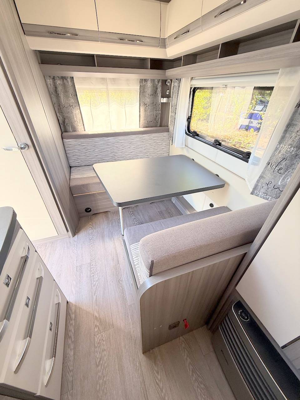 Vend Une petite caravane d'occasion récente, en parfait état, 4 places, une Hobby 390 SF Ontour, à Roques proche de Toulouse (31)