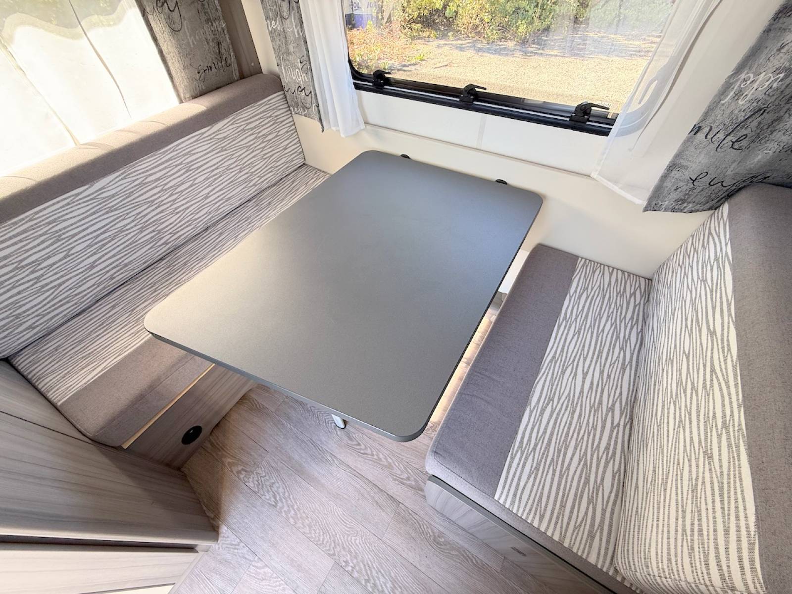 Vend Une petite caravane d'occasion récente, en parfait état, 4 places, une Hobby 390 SF Ontour, à Roques proche de Toulouse (31)