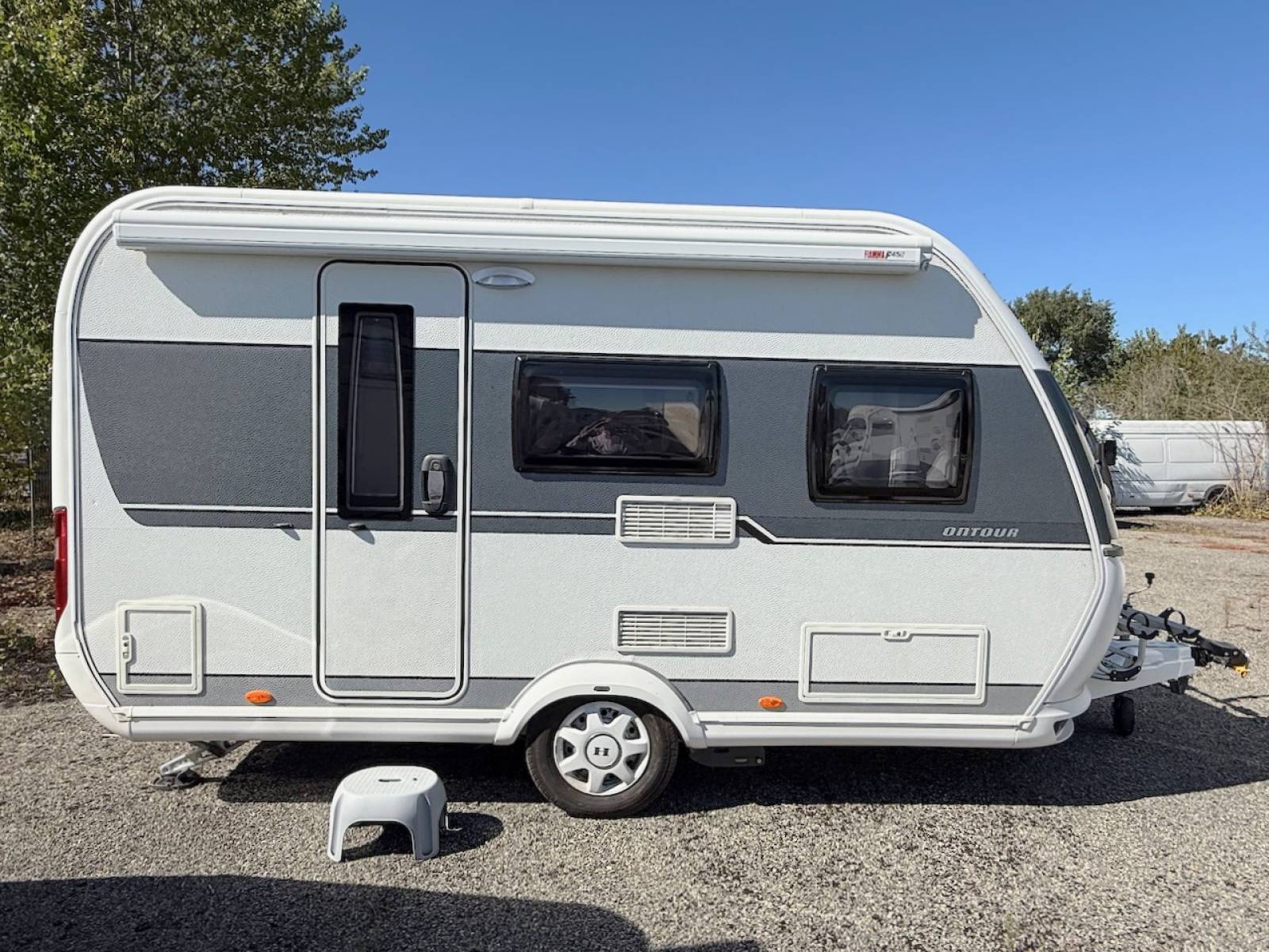 Une petite caravane d'occasion récente, en parfait état, 4 places, une Hobby 390 SF Ontour, à Roques proche de Toulouse (31)