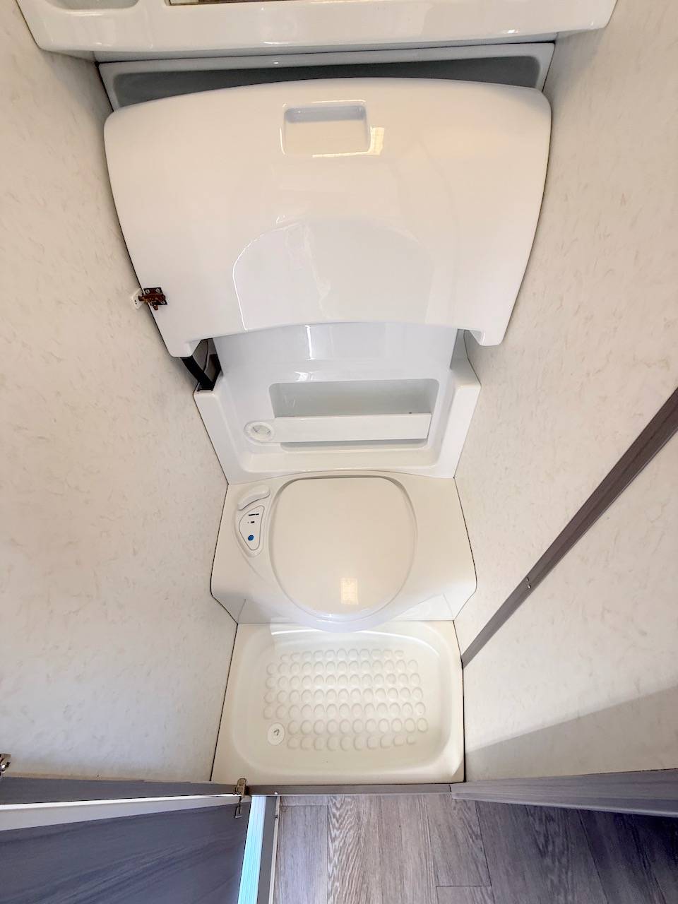 Vend Une petite caravane d'occasion récente, en parfait état, 4 places, une Hobby 390 SF Ontour, à Roques proche de Toulouse (31)