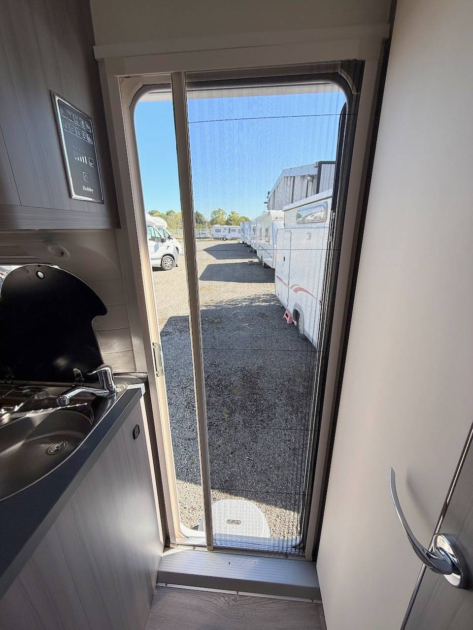 Achat Une petite caravane d'occasion récente, en parfait état, 4 places, une Hobby 390 SF Ontour, à Roques proche de Toulouse (31)