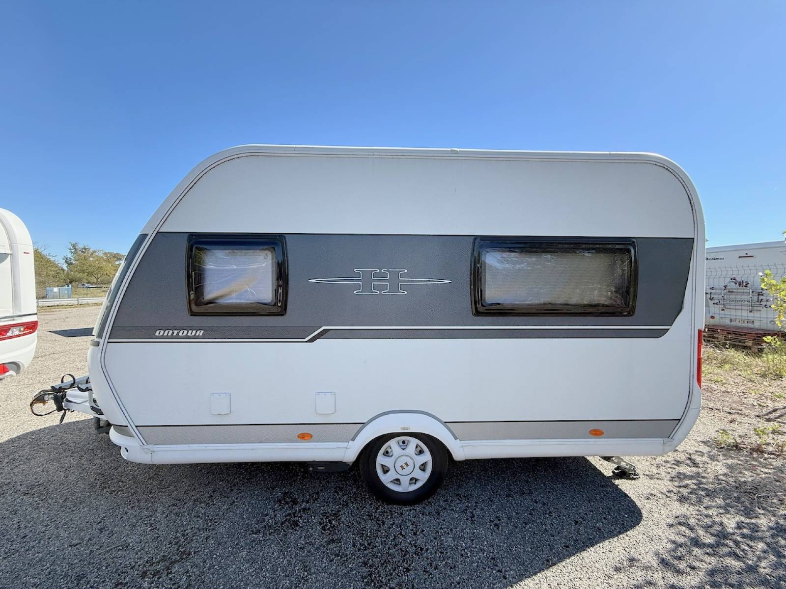 Une petite caravane d'occasion récente, en parfait état, 4 places, une Hobby 390 SF Ontour, à Roques proche de Toulouse (31)