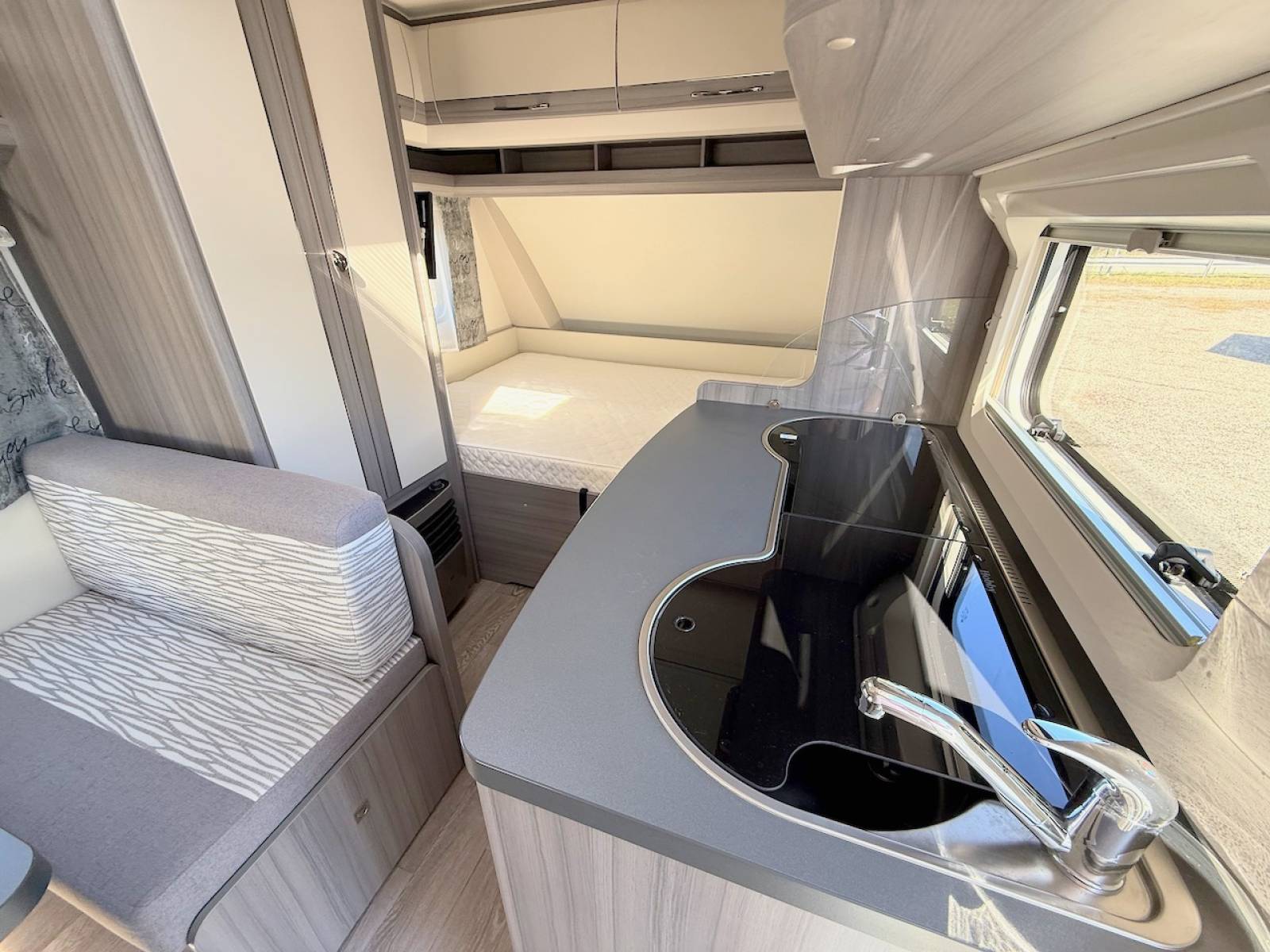 Achat Une petite caravane d'occasion récente, en parfait état, 4 places, une Hobby 390 SF Ontour, à Roques proche de Toulouse (31)