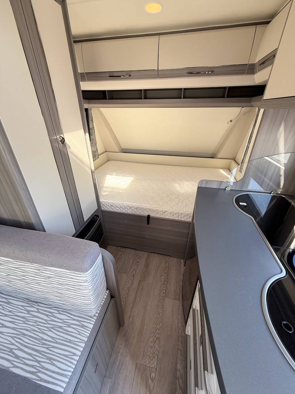 Une petite caravane d'occasion récente, en parfait état, 4 places, une Hobby 390 SF Ontour, à Roques proche de Toulouse (31)