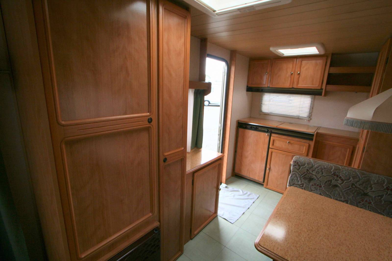 Achat Caravane occasion, lit transversal avant, 4 couchages, Sterkeman Tassili 460 CP à Roques proche de Toulouse (31)