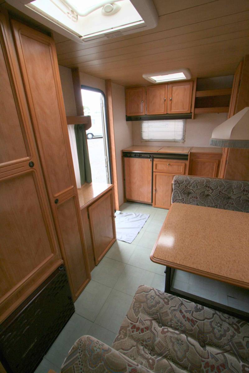 Vend Caravane occasion, lit transversal avant, 4 couchages, Sterkeman Tassili 460 CP à Roques proche de Toulouse (31)