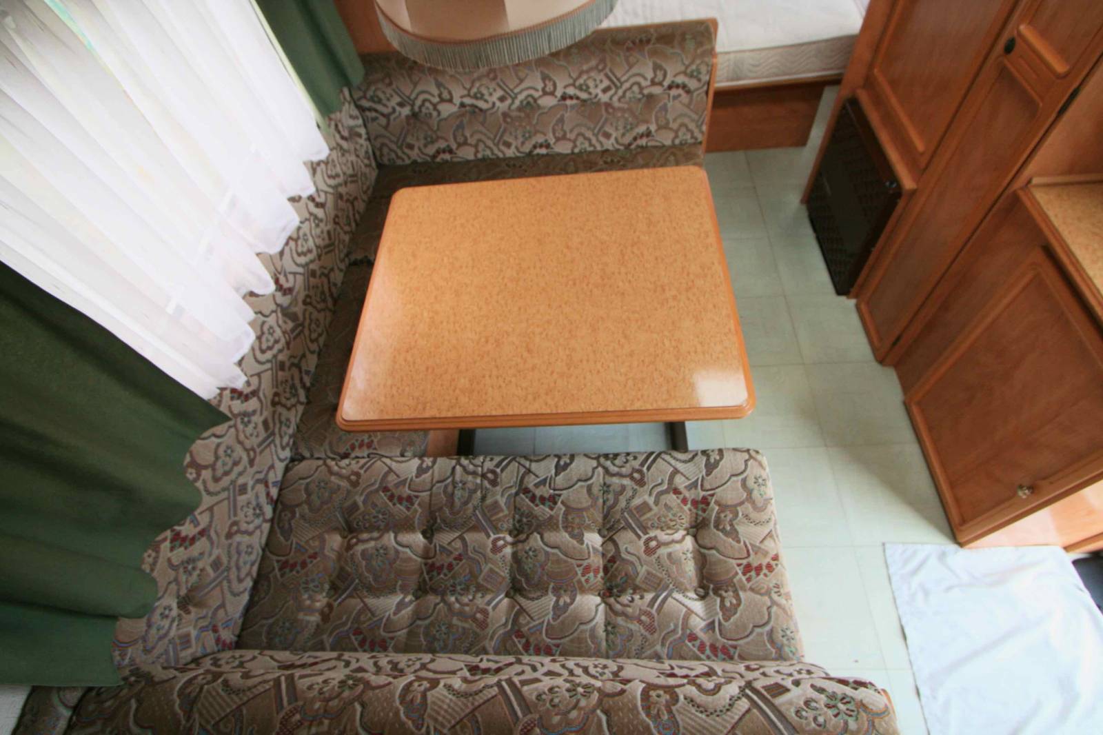 Vend Caravane occasion, lit transversal avant, 4 couchages, Sterkeman Tassili 460 CP à Roques proche de Toulouse (31)