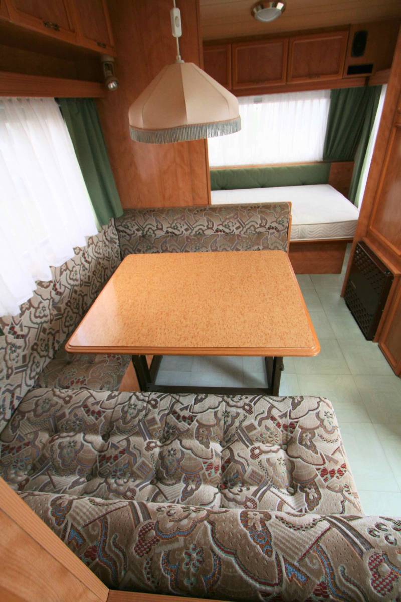 Vend Caravane occasion, lit transversal avant, 4 couchages, Sterkeman Tassili 460 CP à Roques proche de Toulouse (31)