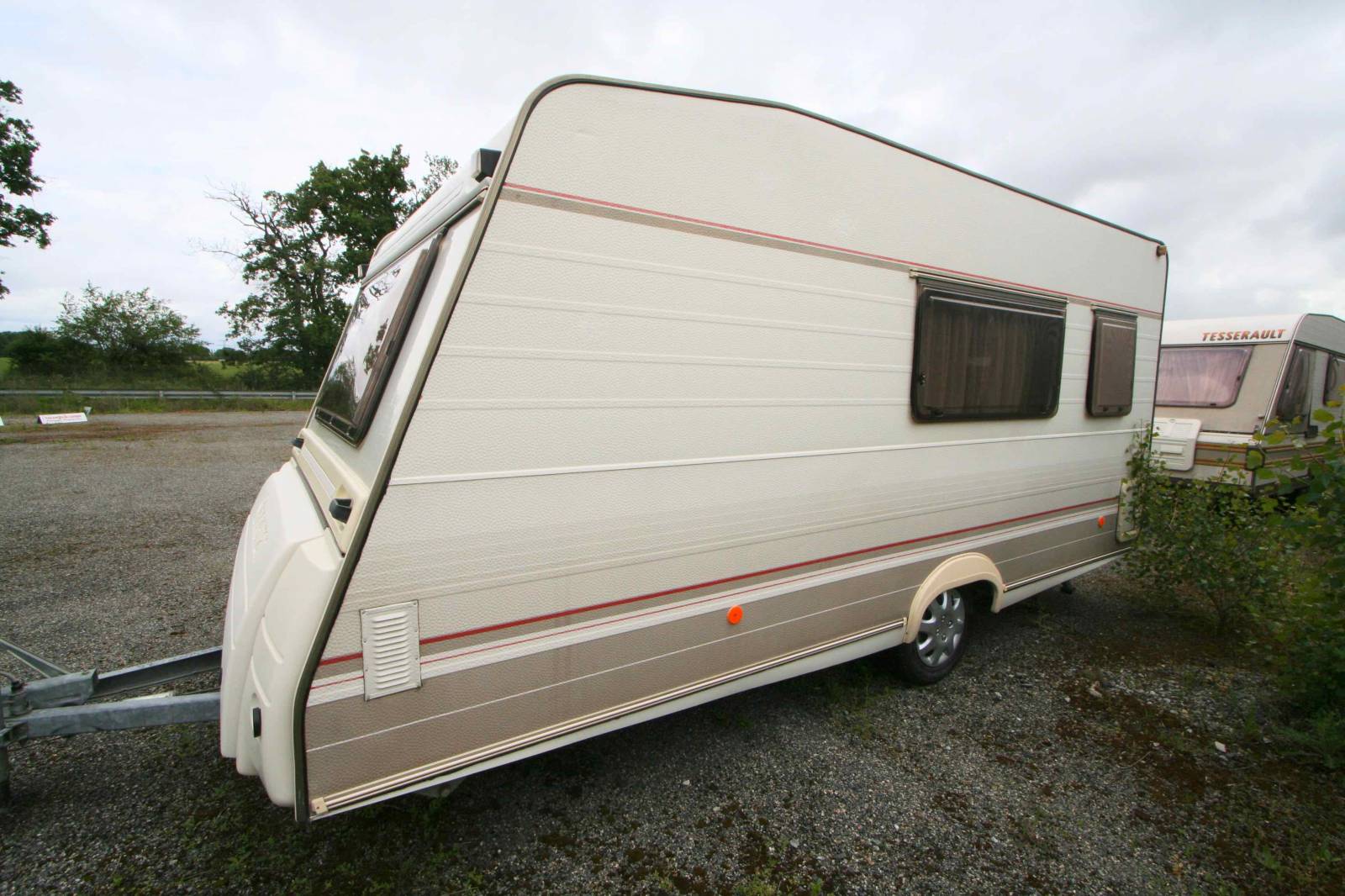 Vend Caravane occasion, lit transversal avant, 4 couchages, Sterkeman Tassili 460 CP à Roques proche de Toulouse (31)