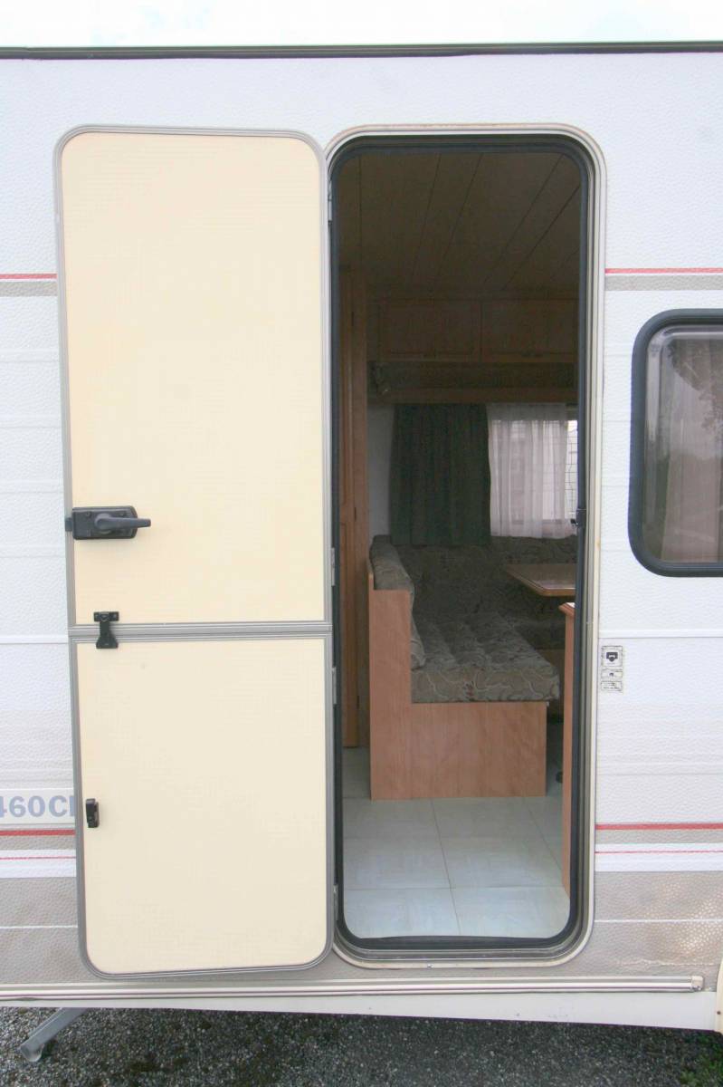 Achat Caravane occasion, lit transversal avant, 4 couchages, Sterkeman Tassili 460 CP à Roques proche de Toulouse (31)