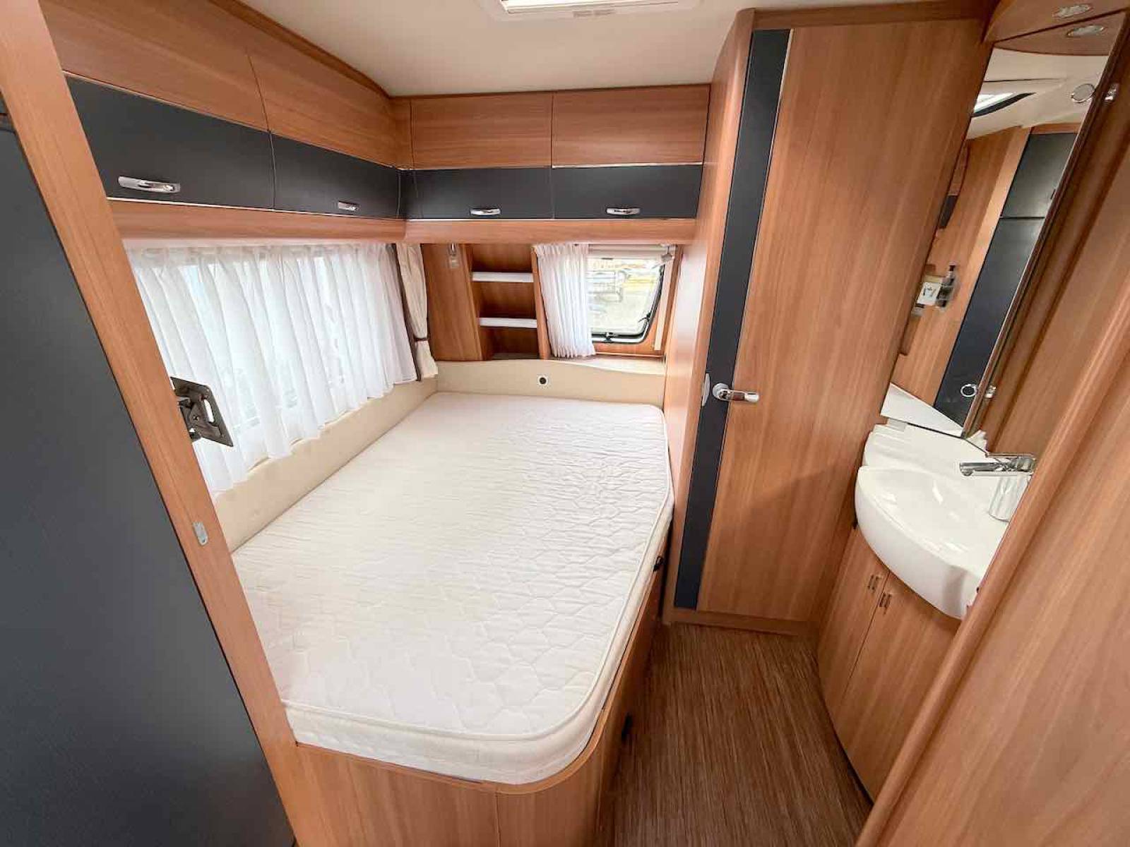 Vend Caravane occasion, lit à la française, salon en U, 4 couchages, Hobby 460 UFe De Luxe, à Roques proche de Toulouse (31)