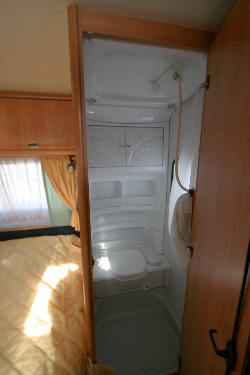 Vend Caravane Occasion 4 couchages, lit à la française, Hobby 460 UFe Excellent, à Roques Proche de Toulouse (31)