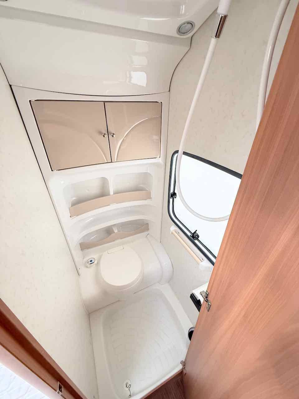 Achat Caravane occasion, lit à la française, salon en U, 4 couchages, Hobby 460 UFe De Luxe, à Roques proche de Toulouse (31)