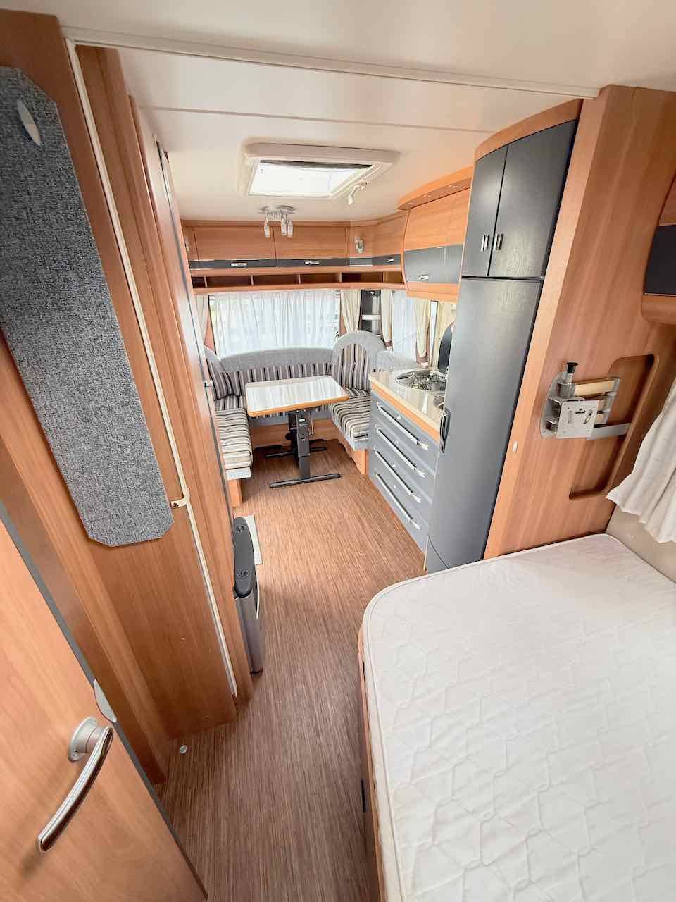 Caravane occasion, lit à la française, salon en U, 4 couchages, Hobby 460 UFe De Luxe, à Roques proche de Toulouse (31)