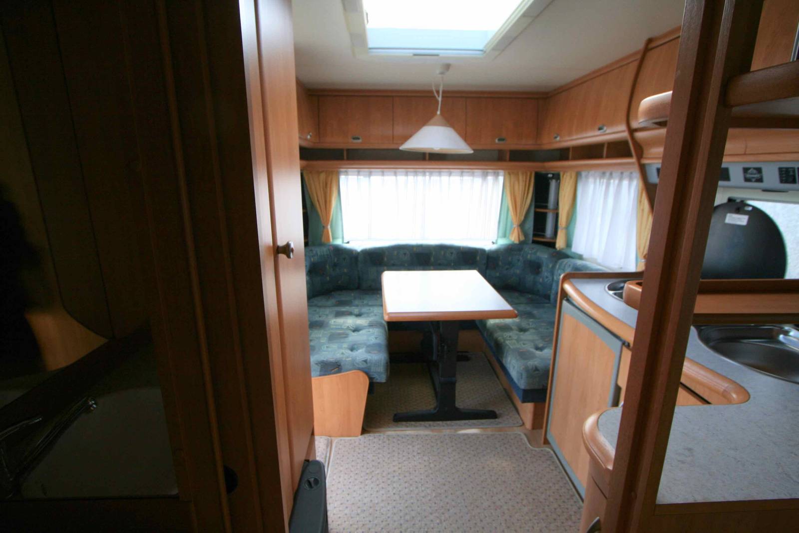 Caravane Occasion 4 couchages, lit à la française, Hobby 460 UFe Excellent, à Roques Proche de Toulouse (31)