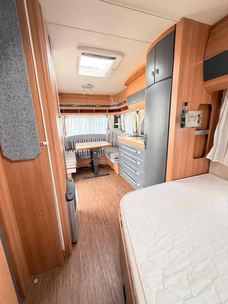 Vend Caravane occasion, lit à la française, salon en U, 4 couchages, Hobby 460 UFe De Luxe, à Roques proche de Toulouse (31)