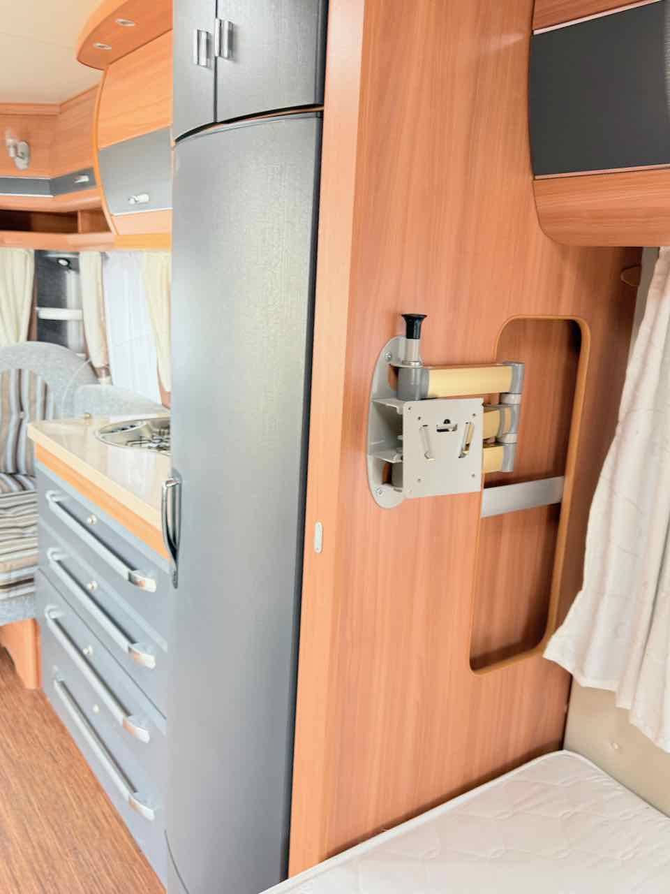 Vend Caravane occasion, lit à la française, salon en U, 4 couchages, Hobby 460 UFe De Luxe, à Roques proche de Toulouse (31)