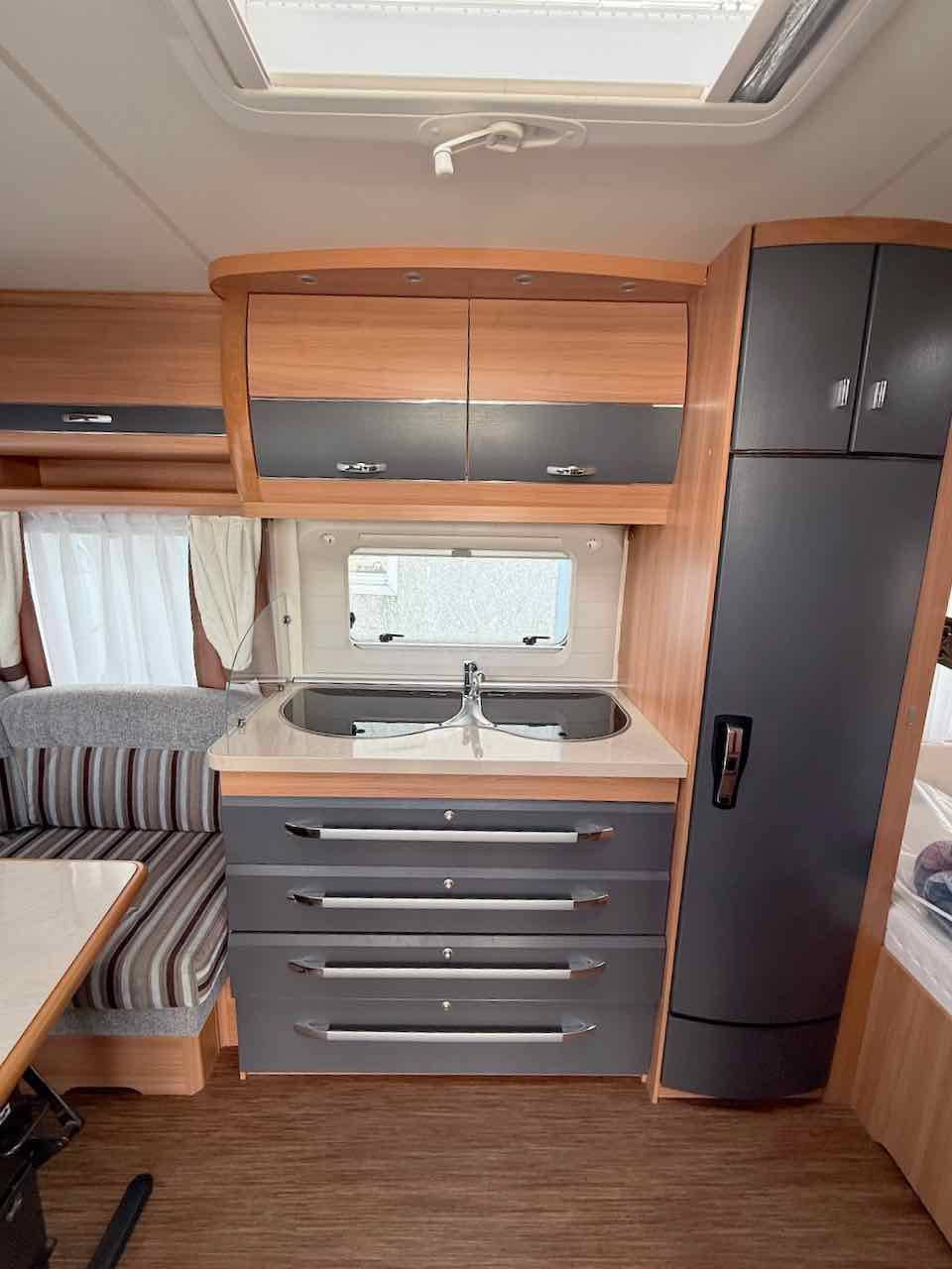 Caravane occasion, lit à la française, salon en U, 4 couchages, Hobby 460 UFe De Luxe, à Roques proche de Toulouse (31)