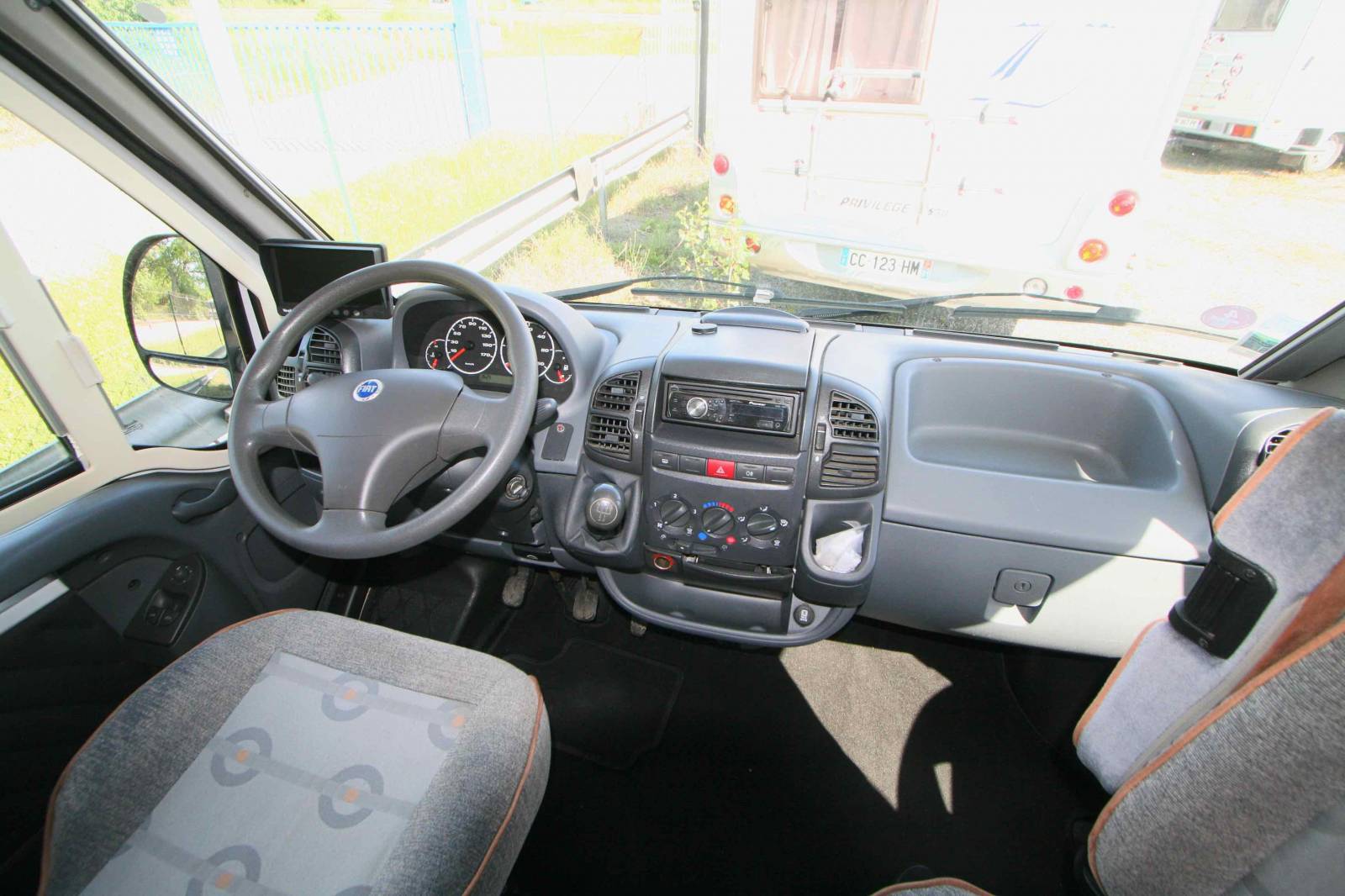 Vente Camping-car capucine occasion, 4 places, lit à la française, Bürstner A 625, à Roques, proche de Toulouse (31)