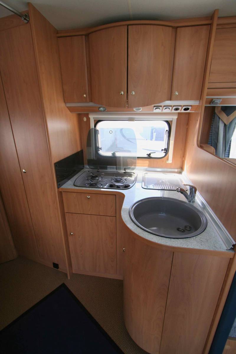 Achat Camping-car capucine occasion, 4 places, lit à la française, Bürstner A 625, à Roques, proche de Toulouse (31)