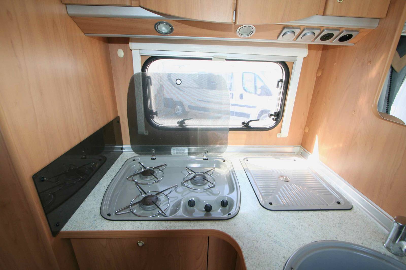 Achat Camping-car capucine occasion, 4 places, lit à la française, Bürstner A 625, à Roques, proche de Toulouse (31)