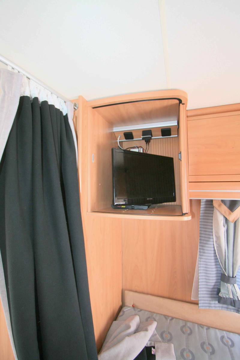 Achat Camping-car capucine occasion, 4 places, lit à la française, Bürstner A 625, à Roques, proche de Toulouse (31)