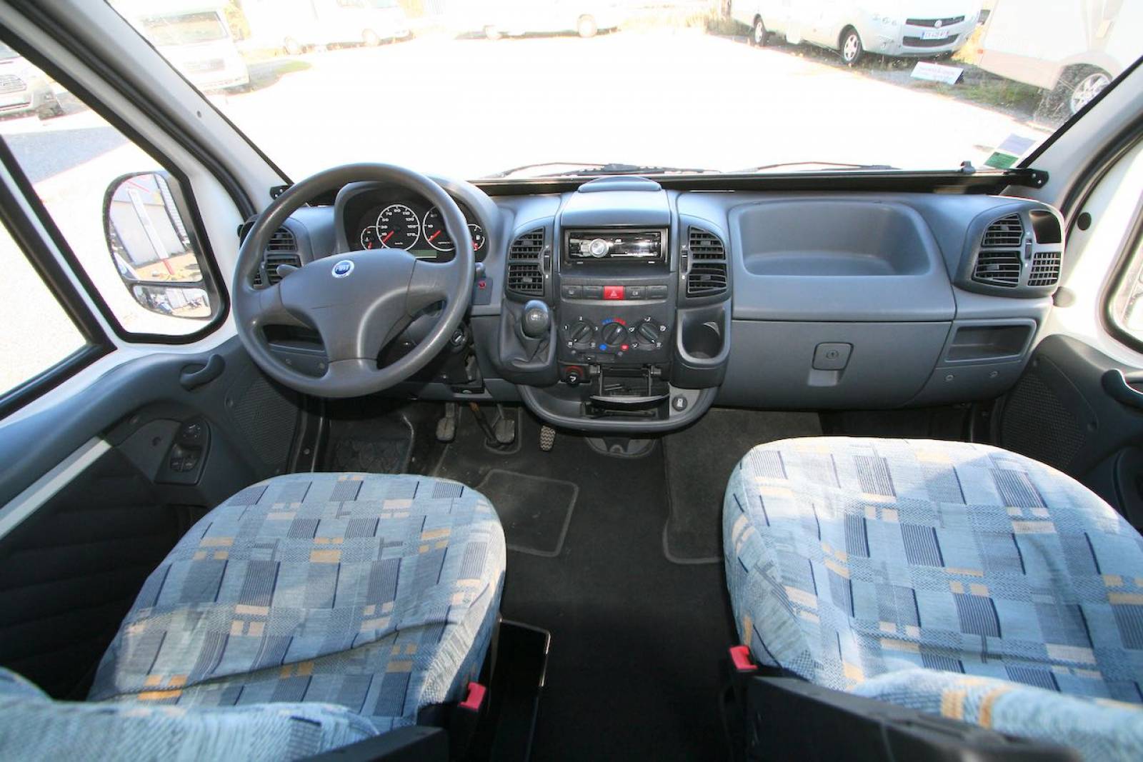 Fourgon aménagé occasion, moins de 6 m, 3 couchages, Adria Van, à Roques proche de Toulouse (31)