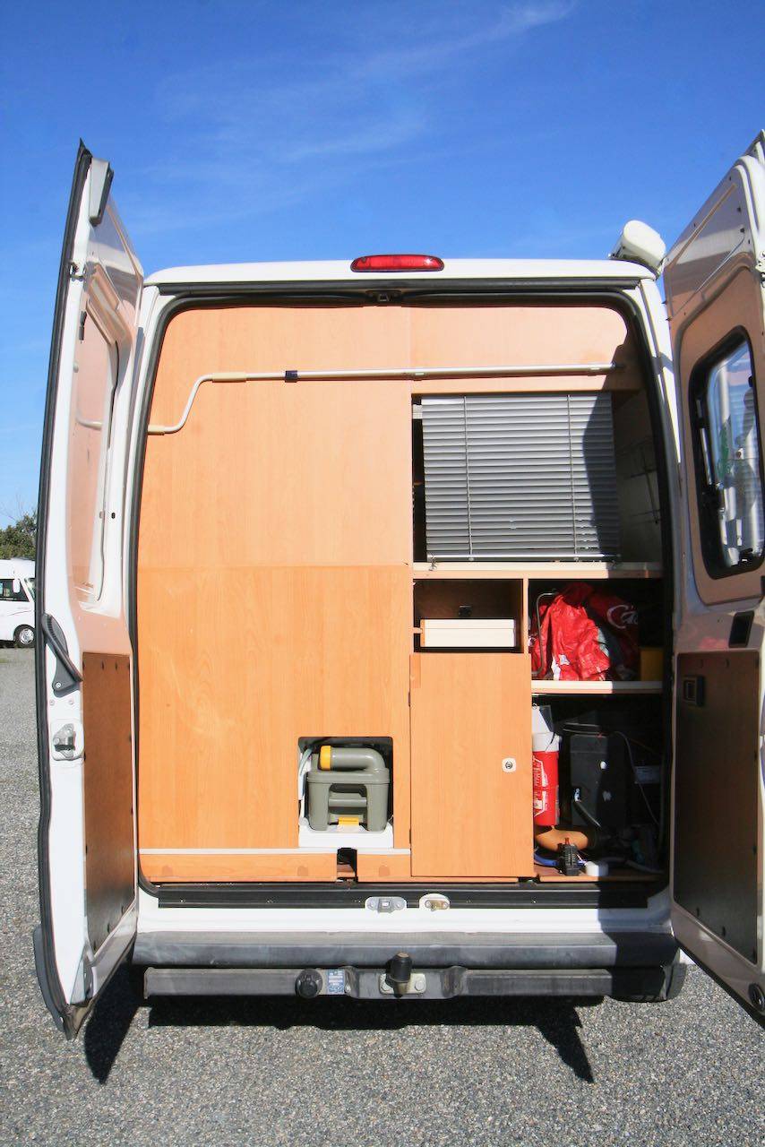 Achat Fourgon aménagé occasion, moins de 6 m, 3 couchages, Adria Van, à Roques proche de Toulouse (31)