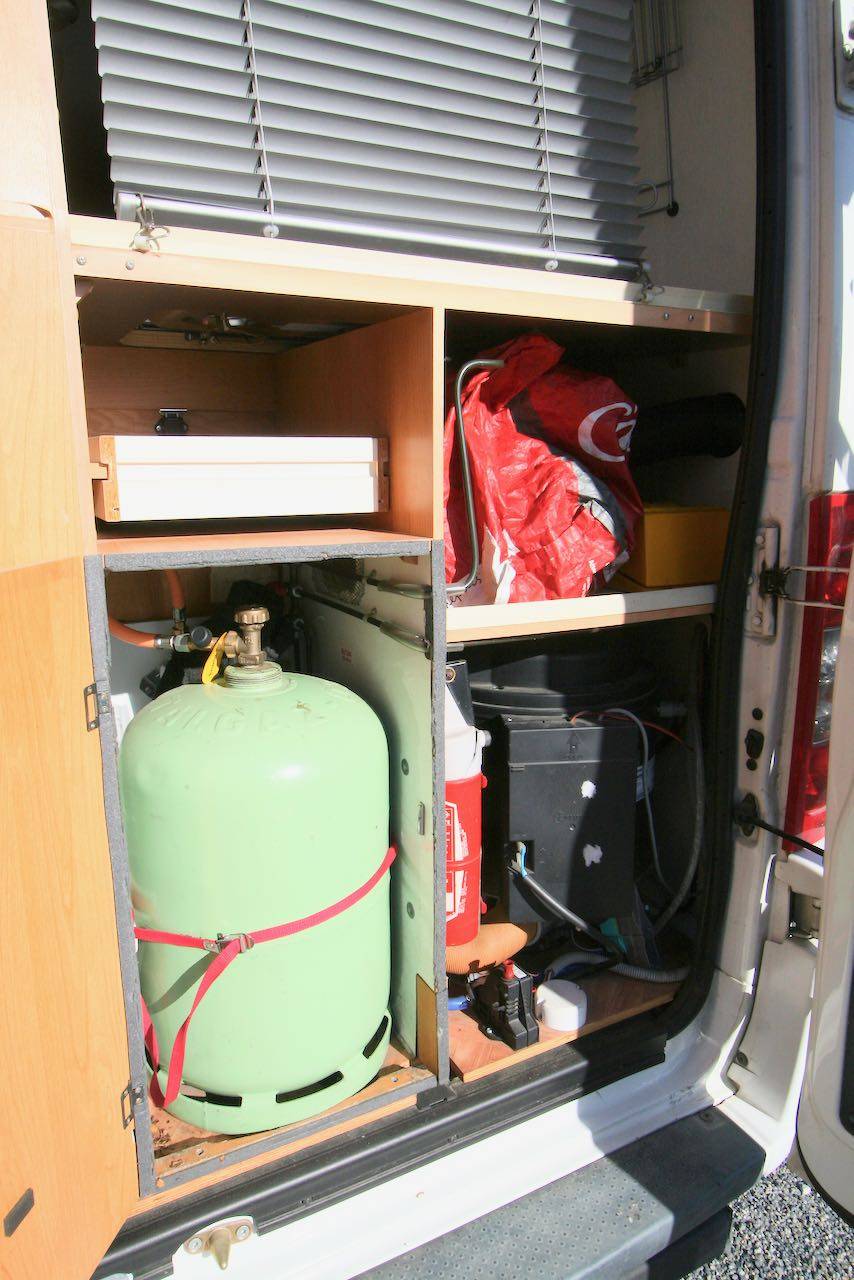 Vend Fourgon aménagé occasion, moins de 6 m, 3 couchages, Adria Van, à Roques proche de Toulouse (31)