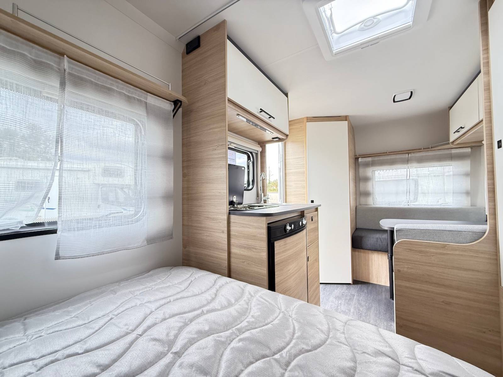 Caravane occasion, moins de 6 m, 4 places, presque neuve, Caravelair Alba 390, à Roques, proche de Toulouse 31