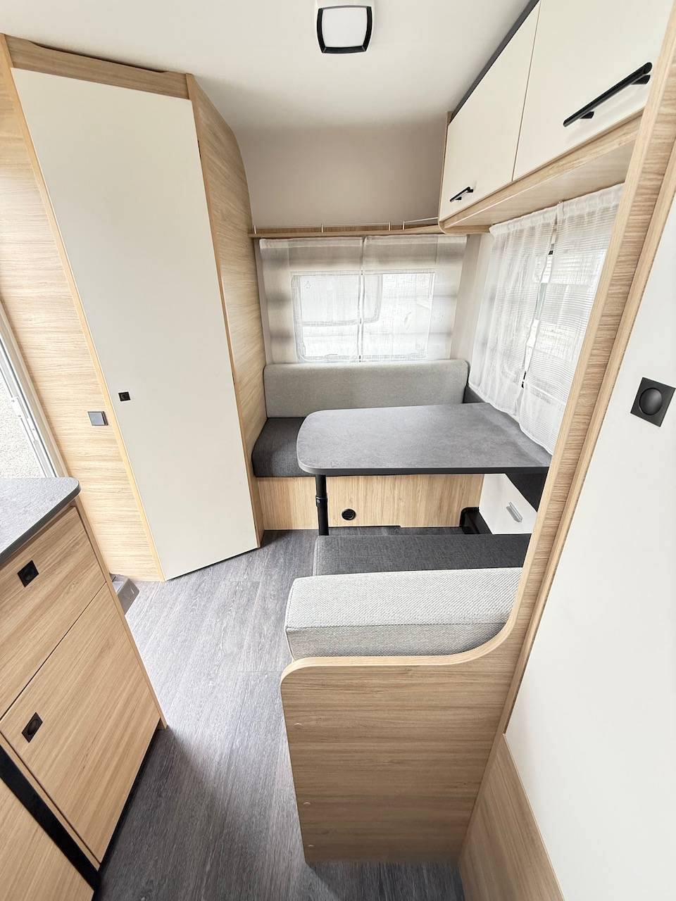 Achat Caravane occasion, moins de 6 m, 4 places, presque neuve, Caravelair Alba 390, à Roques, proche de Toulouse 31