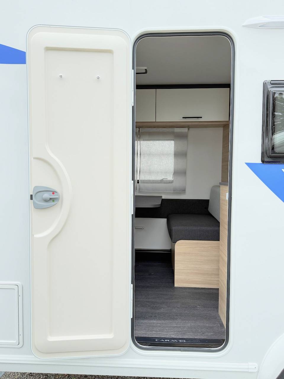 Vend Caravane occasion, moins de 6 m, 4 places, presque neuve, Caravelair Alba 390, à Roques, proche de Toulouse 31