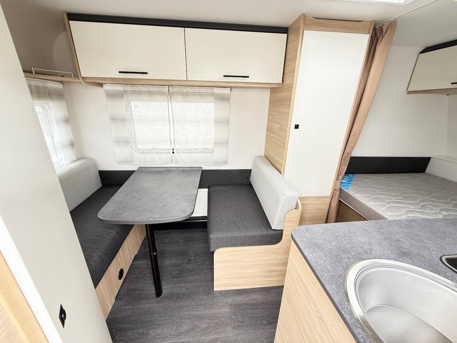 Achat Caravane occasion, moins de 6 m, 4 places, presque neuve, Caravelair Alba 390, à Roques, proche de Toulouse 31