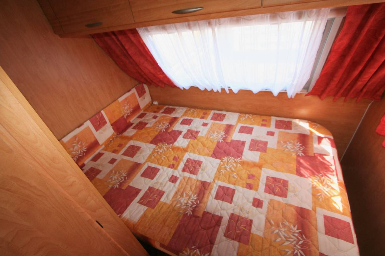 vend Caravane occasion 6 places, lits superposés, Caravelair Antarès Primavera Luxe 426, à Roques proche de Toulouse (31)