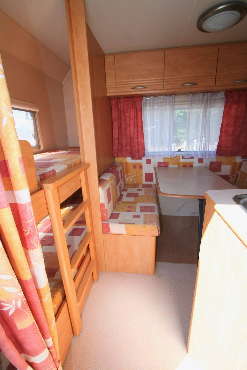 vend Caravane occasion 6 places, lits superposés, Caravelair Antarès Primavera Luxe 426, à Roques proche de Toulouse (31)