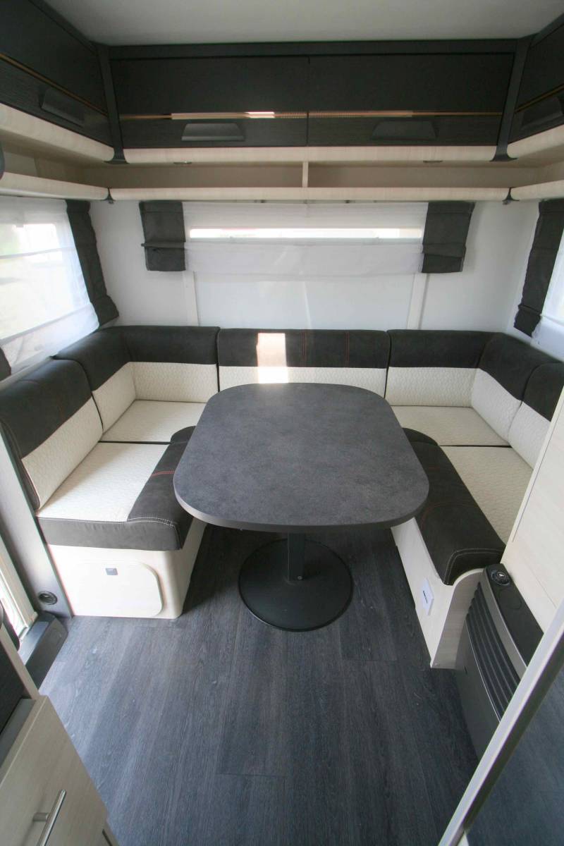 Caravane occasion 4 couchages, presque neuve, lit central, climatisation, Caravelair Artica 490, à Roques, proche de Toulouse (31)