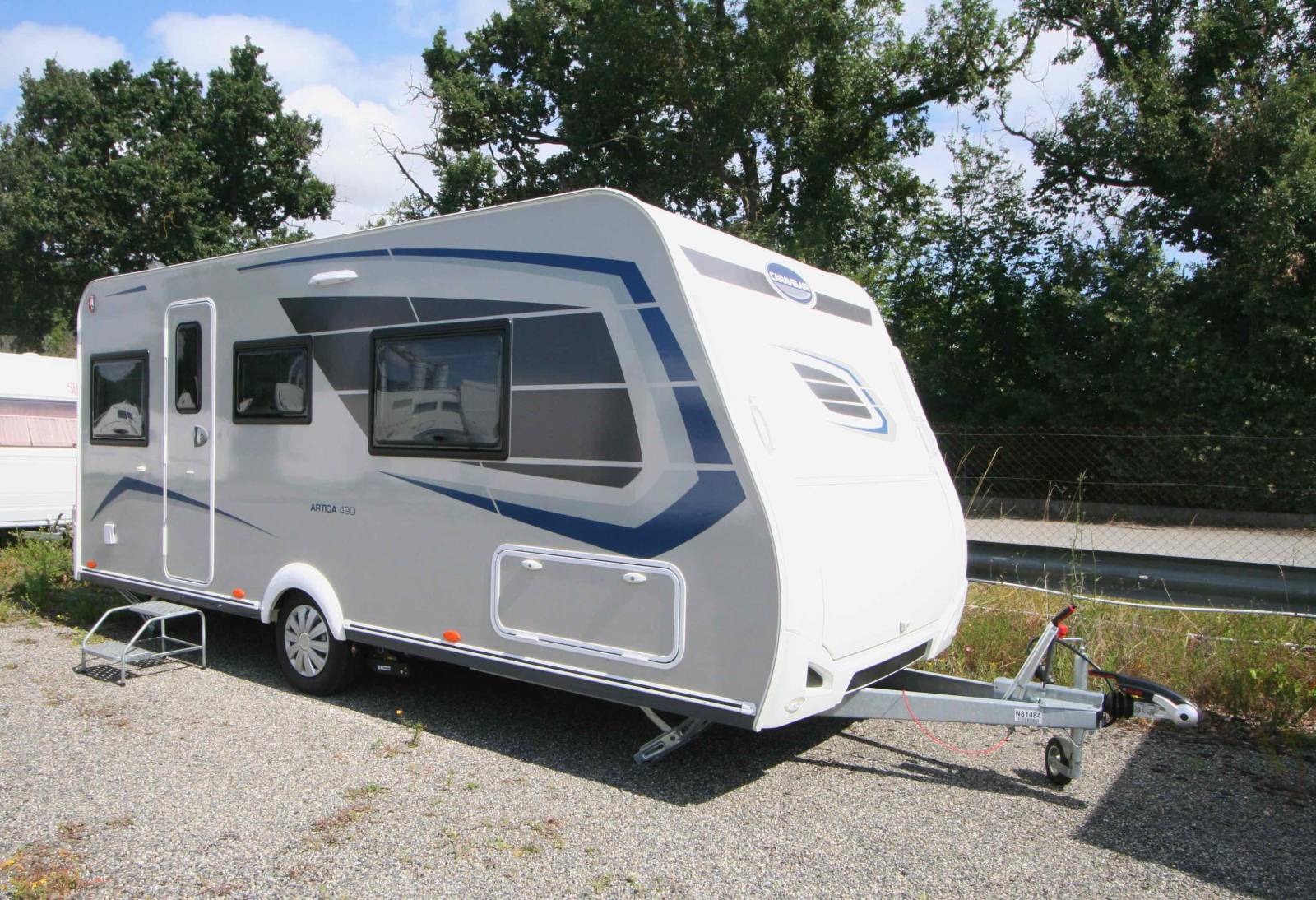 Caravane occasion 4 couchages, presque neuve, lit central, climatisation, Caravelair Artica 490, à Roques, proche de Toulouse (31)