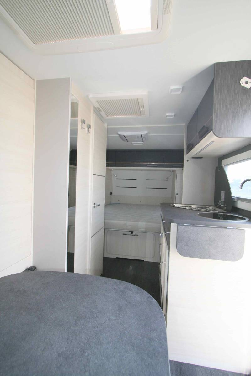 Caravane occasion 4 couchages, lit central, presque neuve, climatisation, Caravelair Artica 490, à Roques, proche de Toulouse (31)