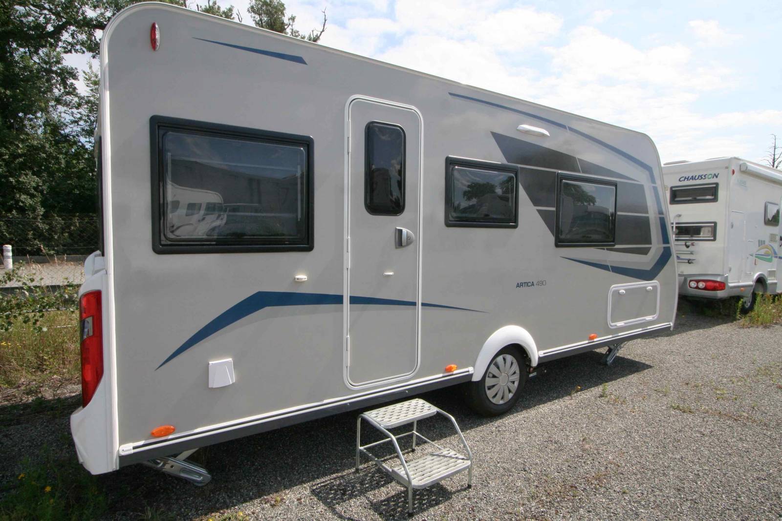 Achat Caravane occasion 4 couchages, presque neuve, lit central, climatisation, Caravelair Artica 490, à Roques, proche de Toulouse (31)