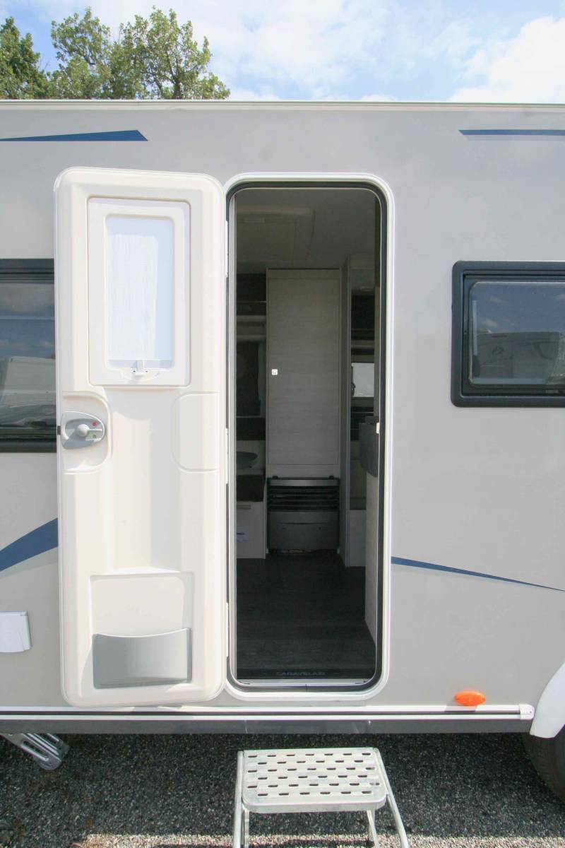 Achat Caravane occasion 4 couchages, presque neuve, lit central, climatisation, Caravelair Artica 490, à Roques, proche de Toulouse (31)