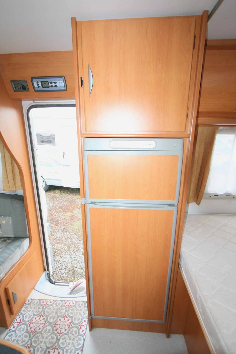 Camping-car profilé occasion, petit prix, lit à la française, salon face à face, moins de 7 m, Autostar Athenor 458, à Roques, près Toulouse (31)