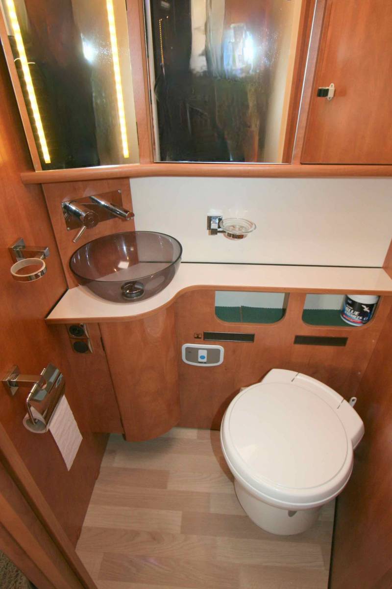 Camping-car intégral occasion, boite automatique, lit central, lit de pavillon, salon face à face, Autostar Prestige I730 LC, à Roques proche de Toulouse (31)