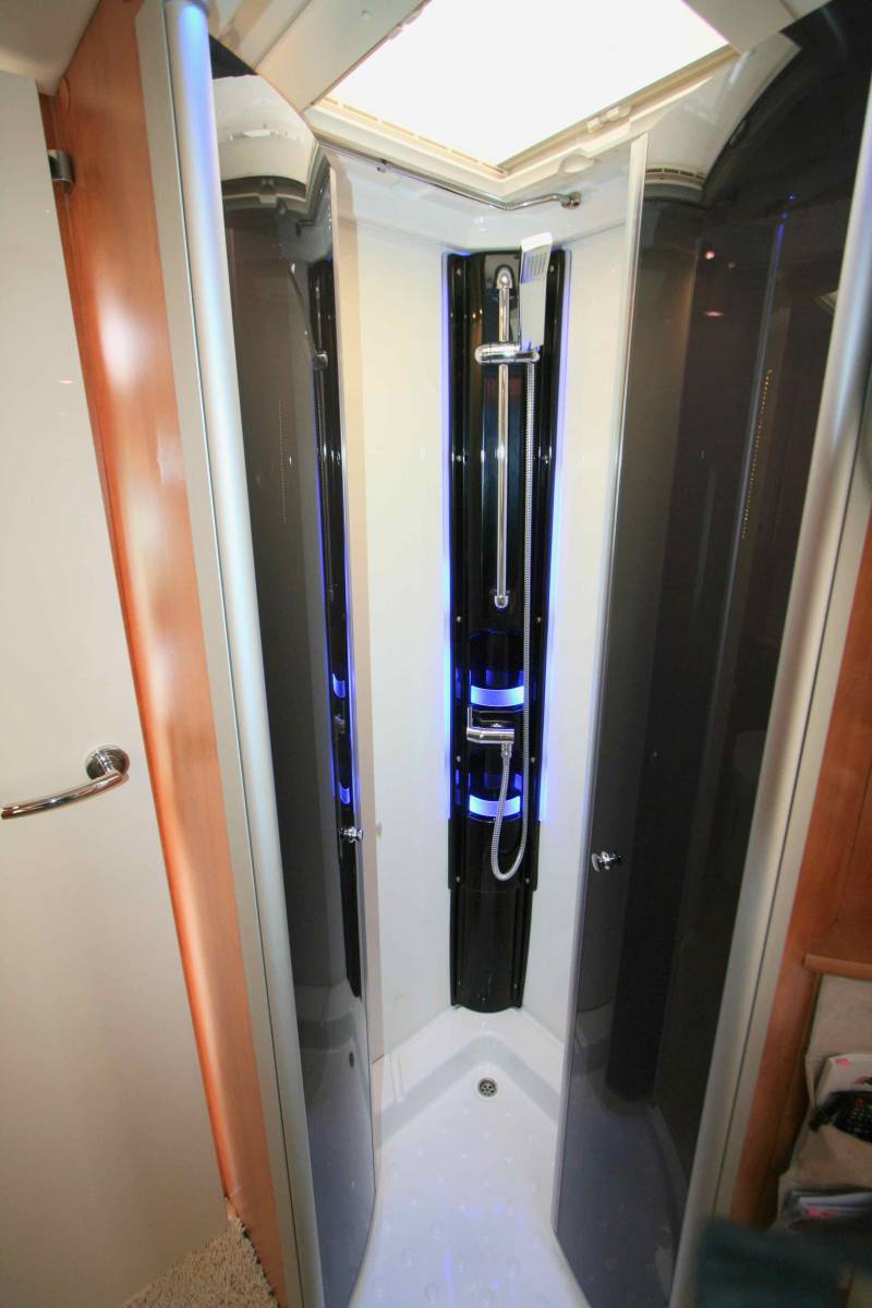 Achat Camping-car intégral occasion, boite automatique, lit central, lit de pavillon, salon face à face, Autostar Prestige I730 LC, à Roques proche de Toulouse (31)