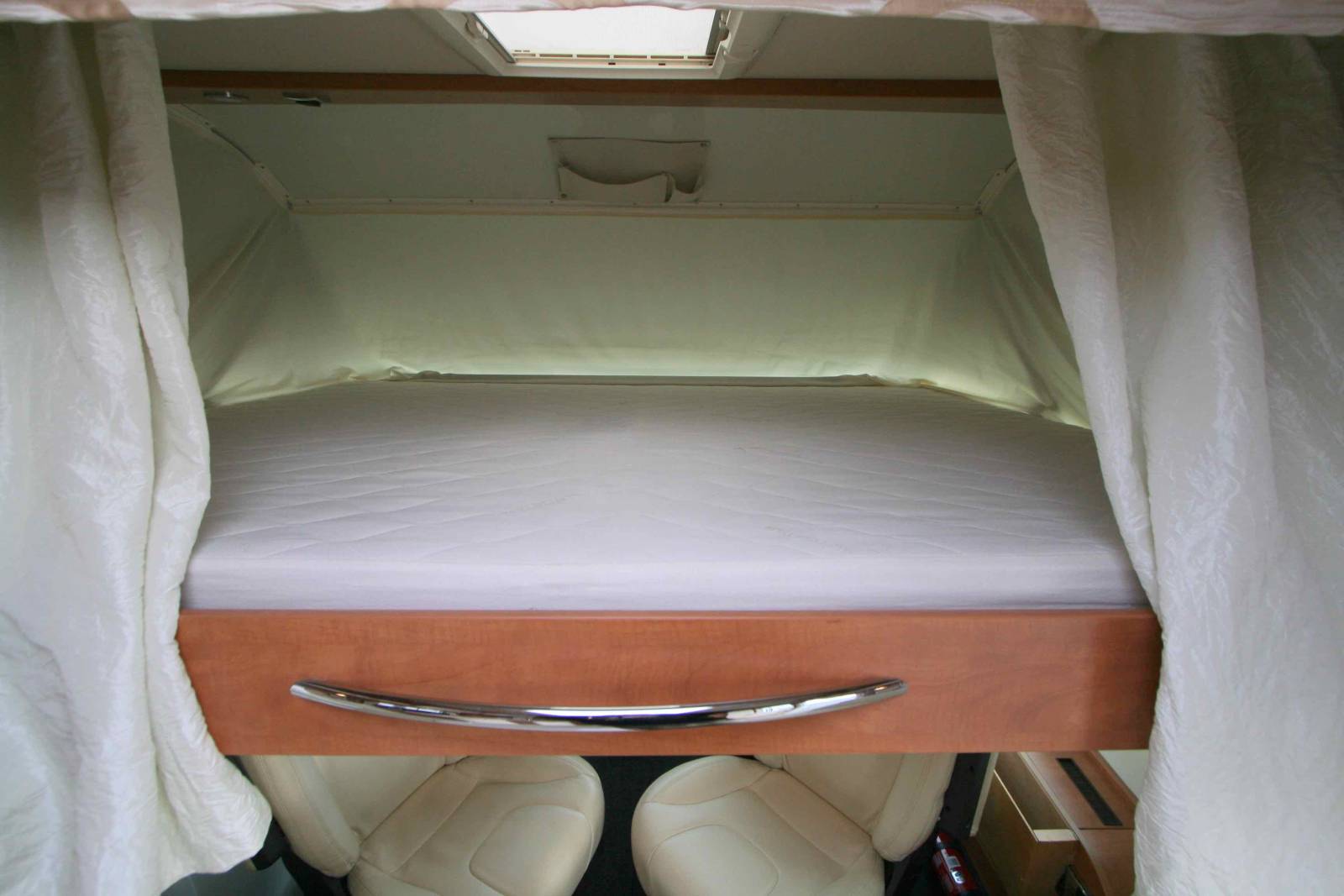 Achat Camping-car intégral occasion, boite automatique, lit central, lit de pavillon, salon face à face, Autostar Prestige I730 LC, à Roques proche de Toulouse (31)