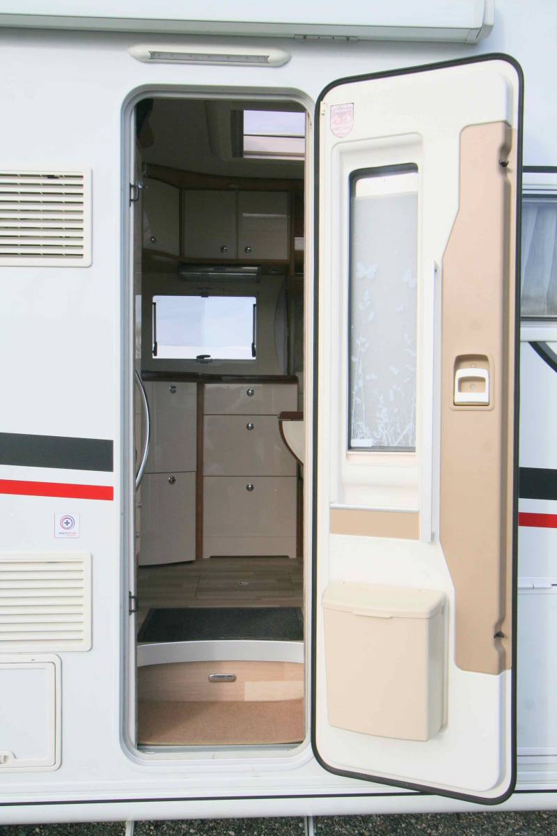 Vacances et loisirs présente un nouveau camping-car intégral occasion, boite automatique, lit central, lit de pavillon, Autostar Prestige I730 LC, à Roques proche de Toulouse (31), à Roques proche de Toulouse (31) 