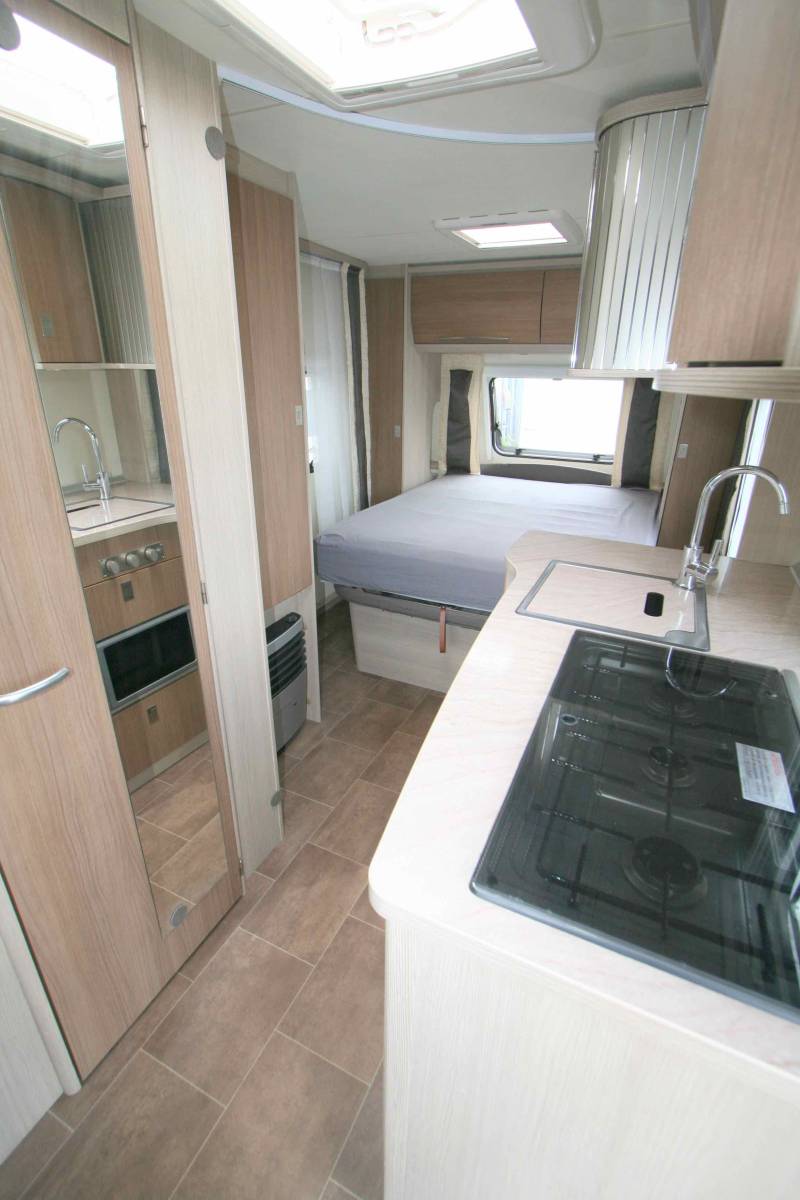 Caravane occasion, lit central, 4 couchages, Bürstner Averso 485 TS, à Roques proche de Toulouse (31)