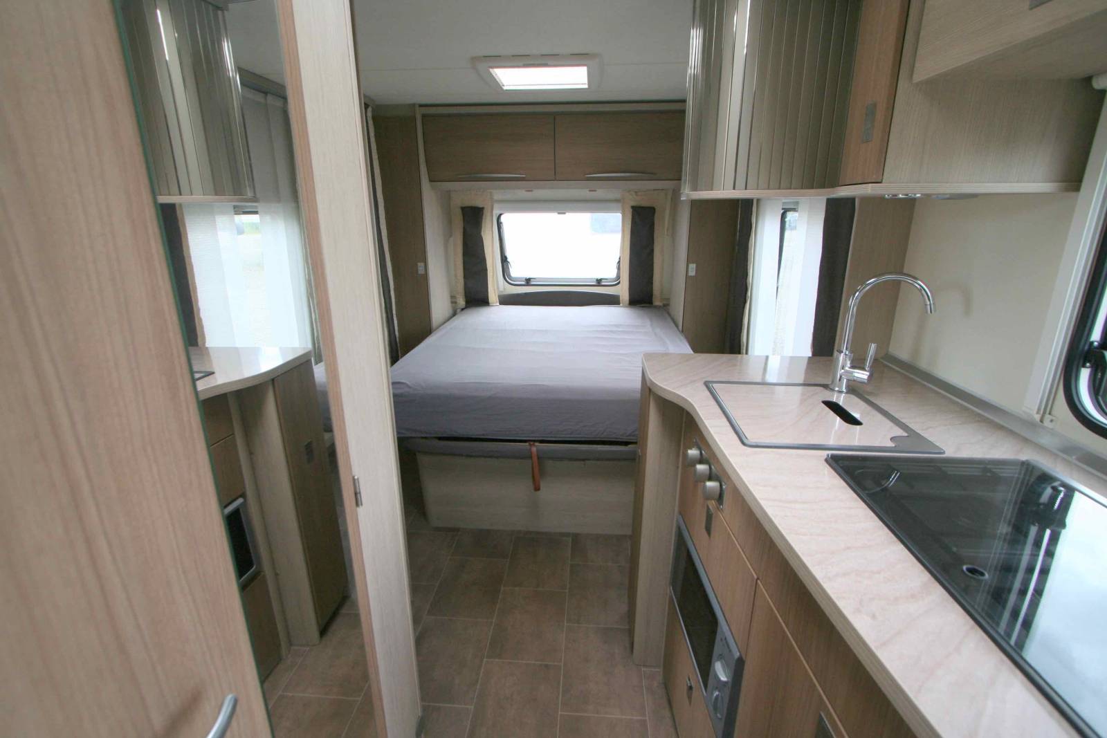 Vend Caravane occasion, lit central, 4 couchages, Bürstner Averso 485 TS, à Roques proche de Toulouse (31)